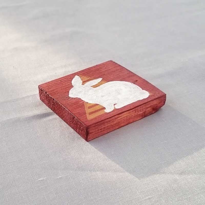 Деревянный декор с силуэтом кролика - иллюстрация товара №4
