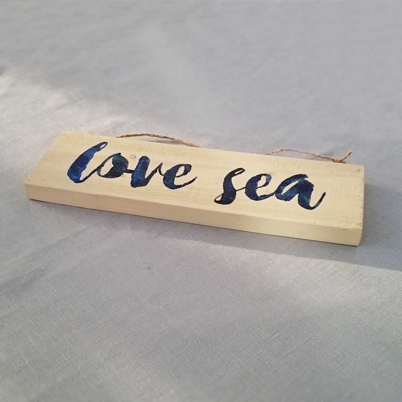Деревянная табличка с надписью LOVE SEA - иллюстрация товара №3