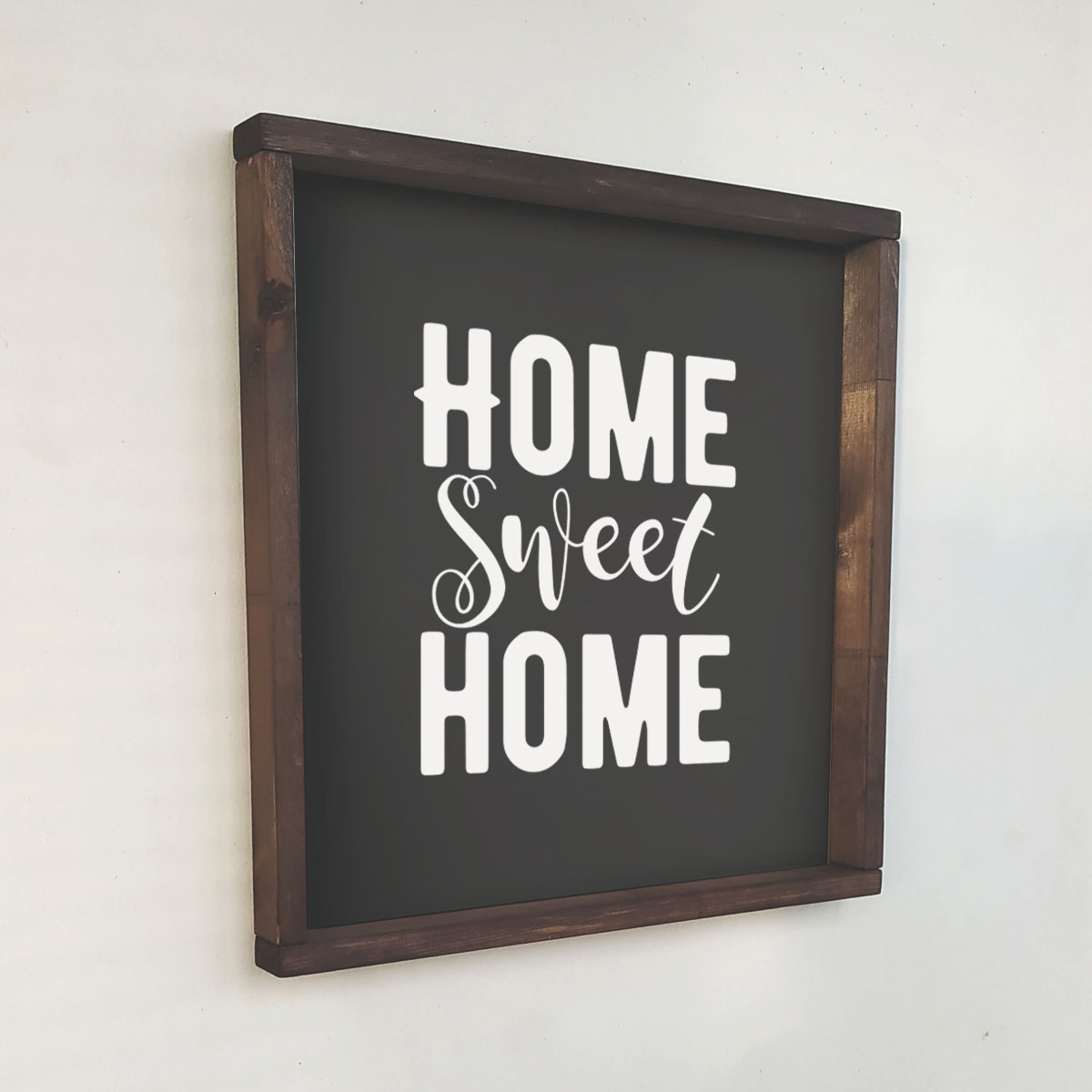 Квадратное панно с белой надписью HOME SWEET HOME - иллюстрация товара №2