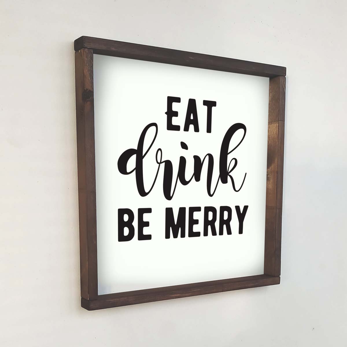 Декоративное панно с надписью EAT DRINK BE MERRY - иллюстрация товара №1